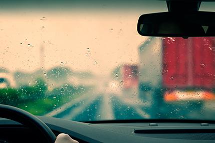 人保车险|雨天行车指南
